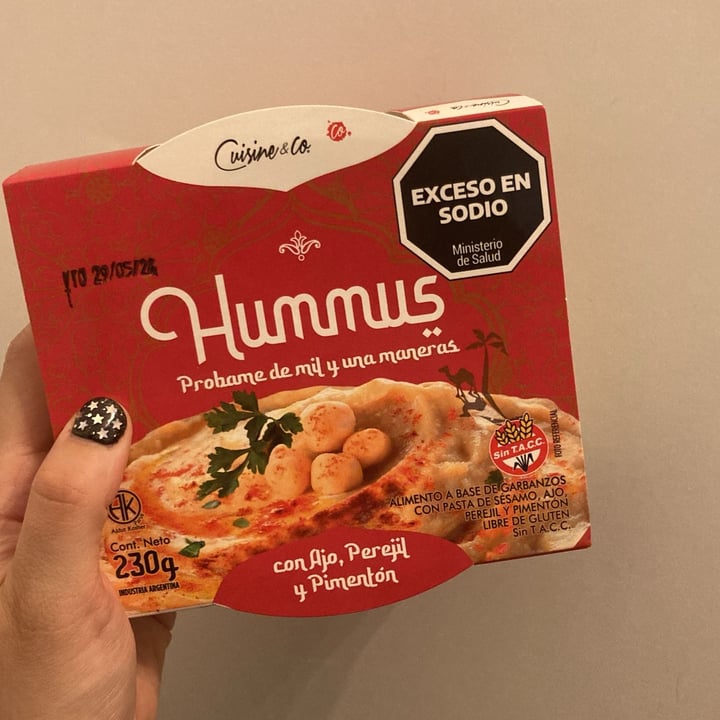 photo of Cuisine & Co Hummus Con Ajo, Perejil Y Pimentón shared by @taismf on  02 Feb 2024 - review