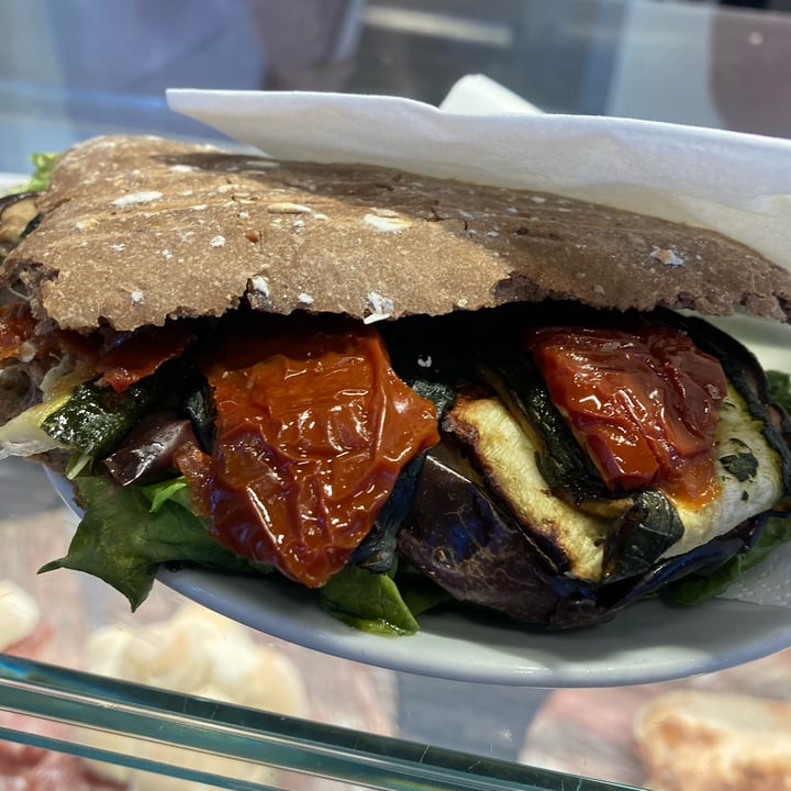 photo of Autogrill Teano Est panino ortolano shared by @al-ma on  20 Apr 2024 - review