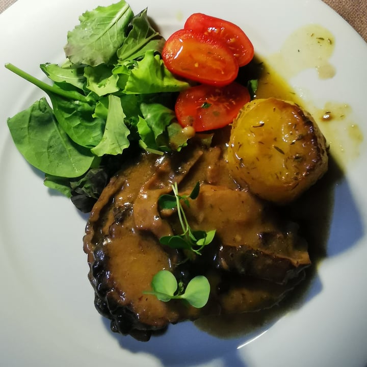 photo of La Tecia Vegana Arrosto di seitan al Nebbiolo shared by @arualtyrell on  24 Jul 2025 - review