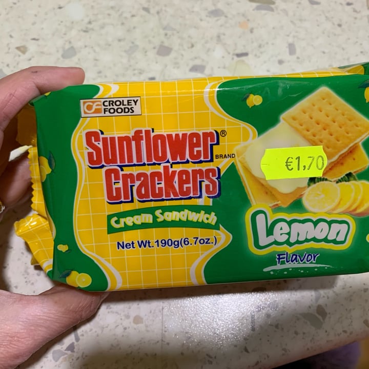 photo of Sunflower Crackers cream sandwich lemon flavor shared by @coloratantonella on  13 Apr 2024 - review