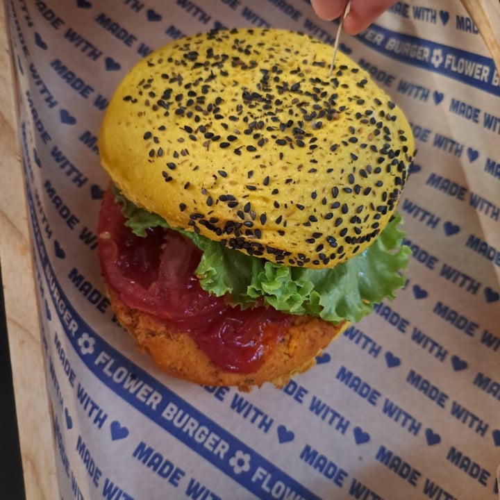 photo of Flower Burger Funky Cecio shared by @saraz92 on  03 Sep 2023 - review
