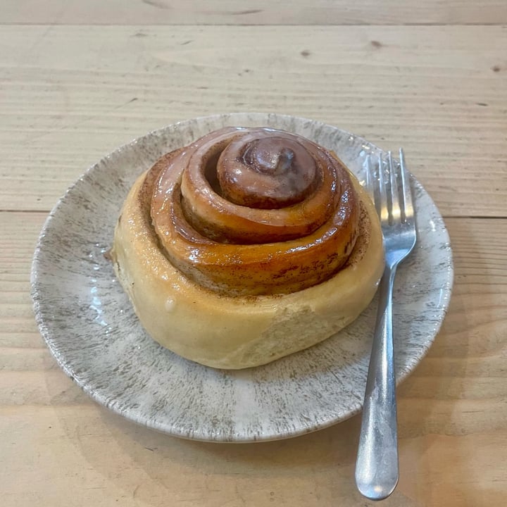 photo of Gullivers Farm Shop & Kitchen Cinnamon Bun shared by @thelondonvegan on  02 Oct 2025 - review
