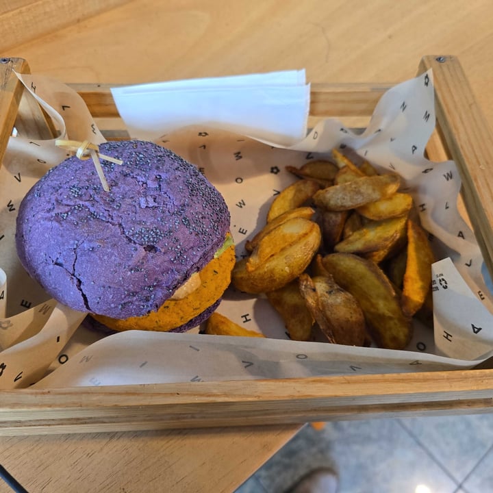 photo of Flower Burger purple hummus shared by @alvi2957 on  07 Apr 2025 - review