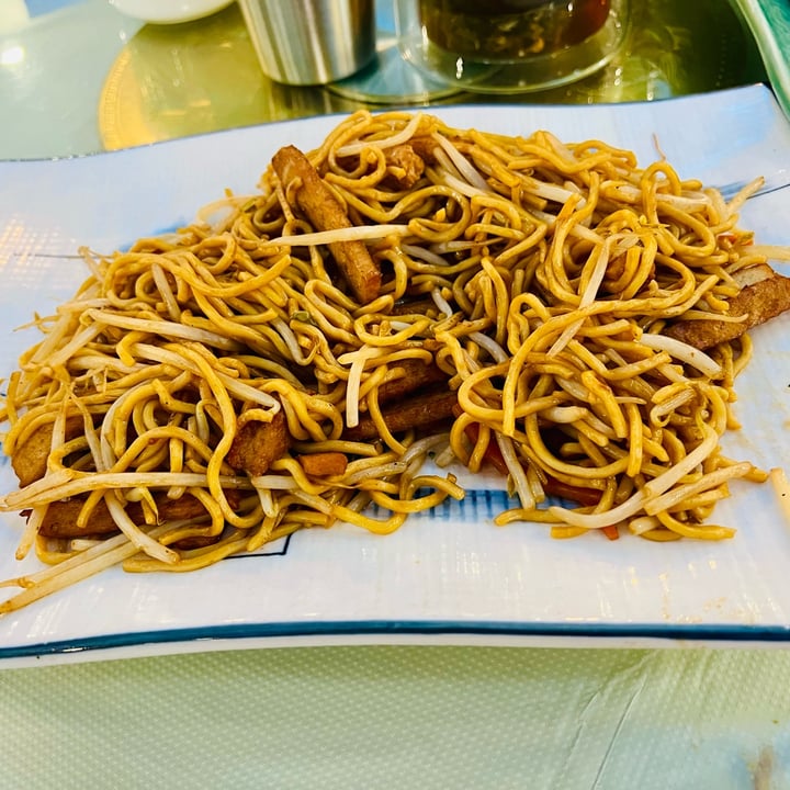 photo of Bodhi Village inc Vege shredded chicken lo shared by @manjugarg on  09 Dec 2023 - review