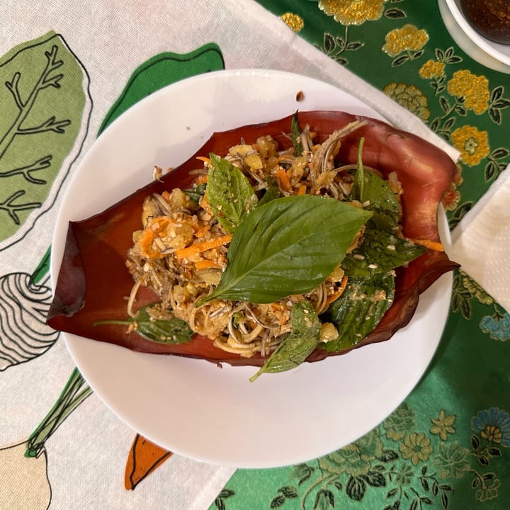 photo of Reach - Plant Based Kitchen Banana Blossom Salad shared by @dafnelately on  23 Nov 2023 - review