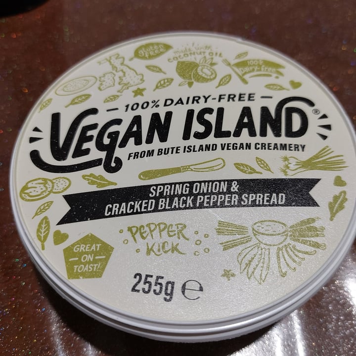 photo of Vegan island Chive-Spread shared by @silviaddox on  22 Aug 2023 - review