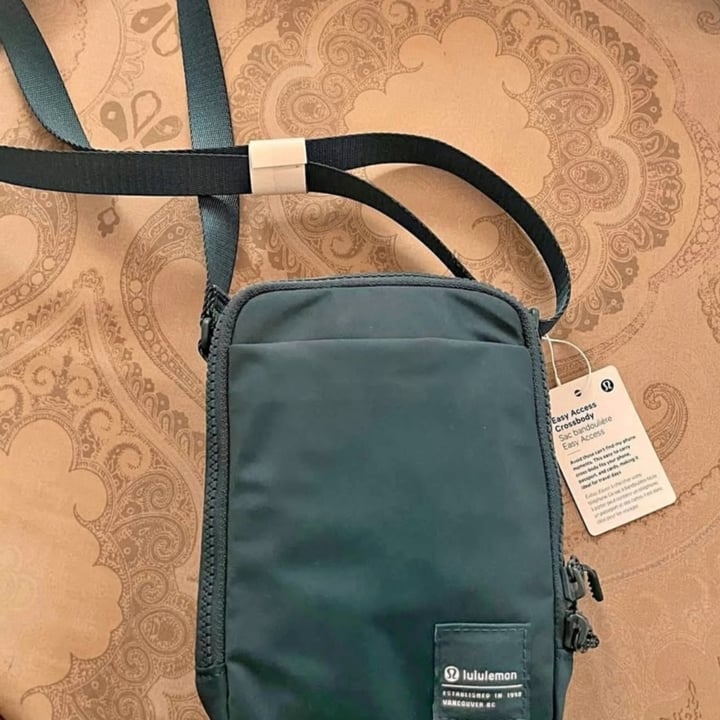 photo of Lululemon Easy Access Crossbody Bag shared by @teamaldous on  07 Oct 2025 - review