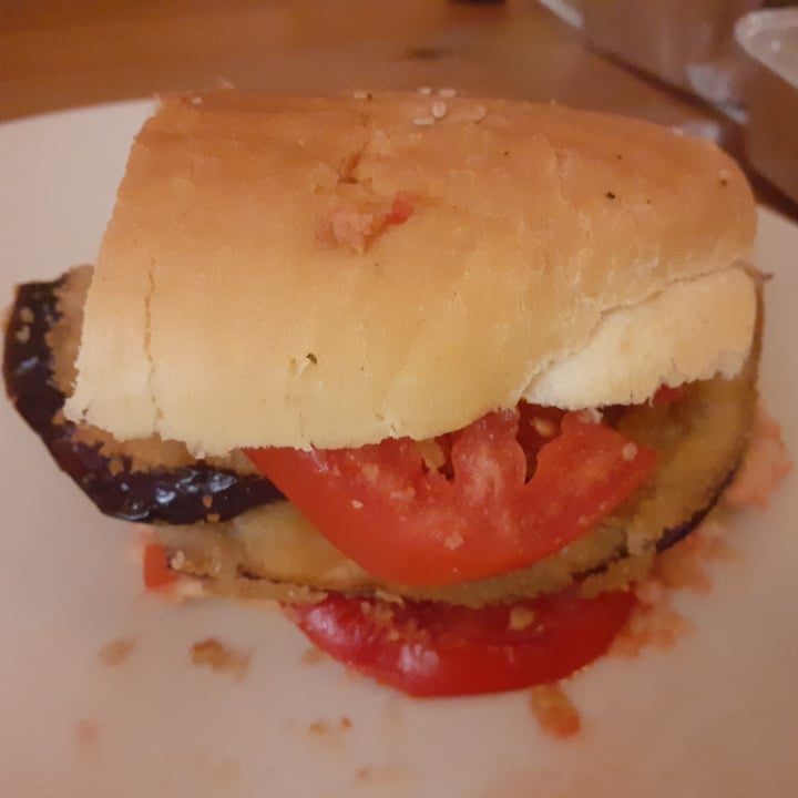 photo of Scialae panino  pomodoro e melanzane fritte shared by @queenmary on  22 Sep 2023 - review