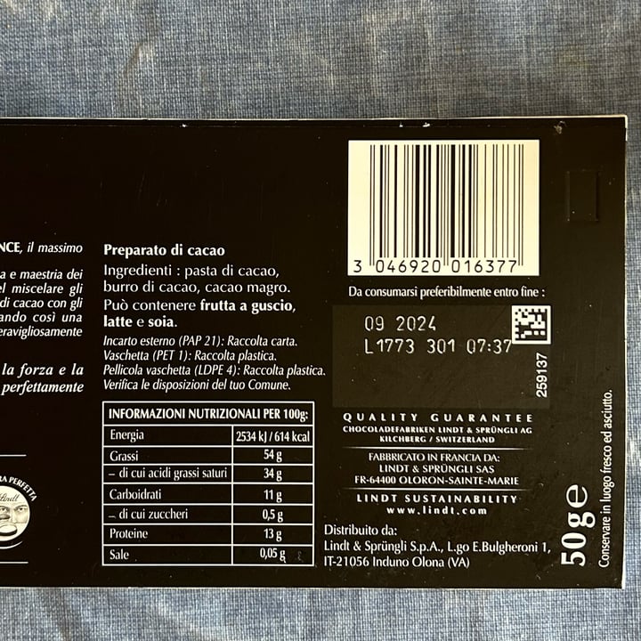 photo of Lindt 100% fondente assoluto shared by @akob98 on  13 Oct 2023 - review