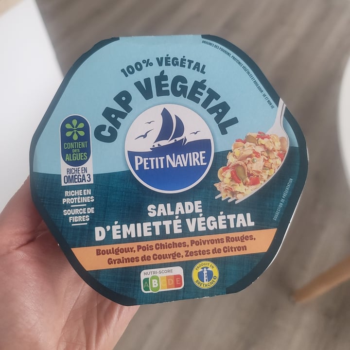 photo of Petit navire Salade d'émietté végétal shared by @charlottecobblepot on  27 Feb 2025 - review