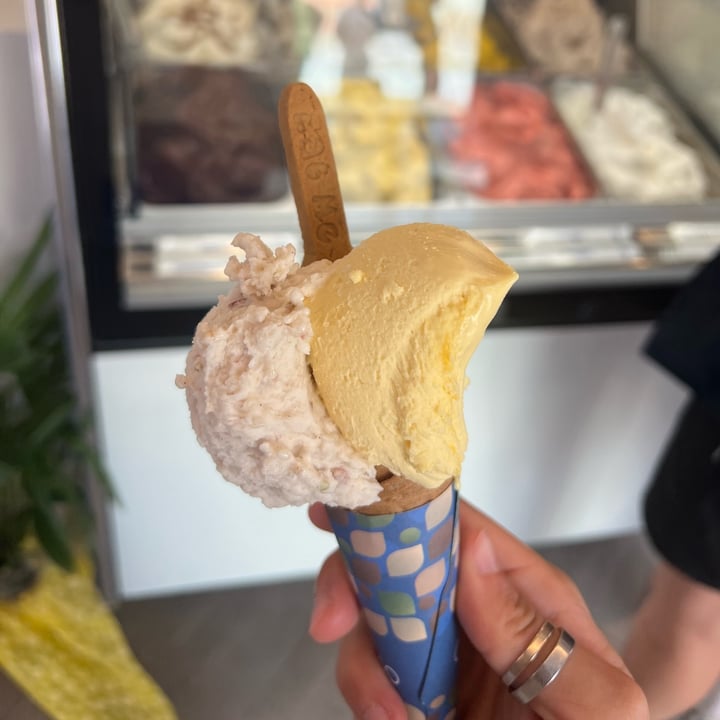 photo of Gelateria Artigianale Ottavo Senso Gelato pera E Cannella E Maracuja shared by @gretyl on  24 Jun 2024 - review