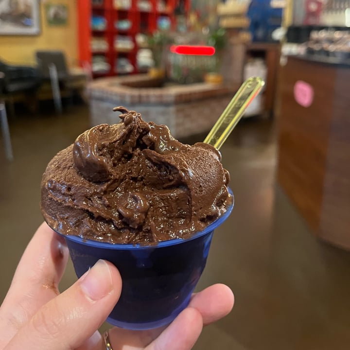 photo of DeBeen Espresso Chocolate Brownie Gelato shared by @sophierr on  22 Jun 2024 - review