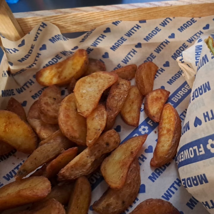 photo of Flower Burger Patate fritte shared by @saraz92 on  03 Sep 2023 - review