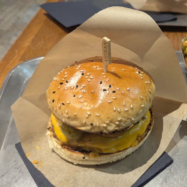 photo of VEG'D - Vegan Kitchen Beyond Chili Cheese shared by @bratkart0ffel on  24 Jun 2025 - review
