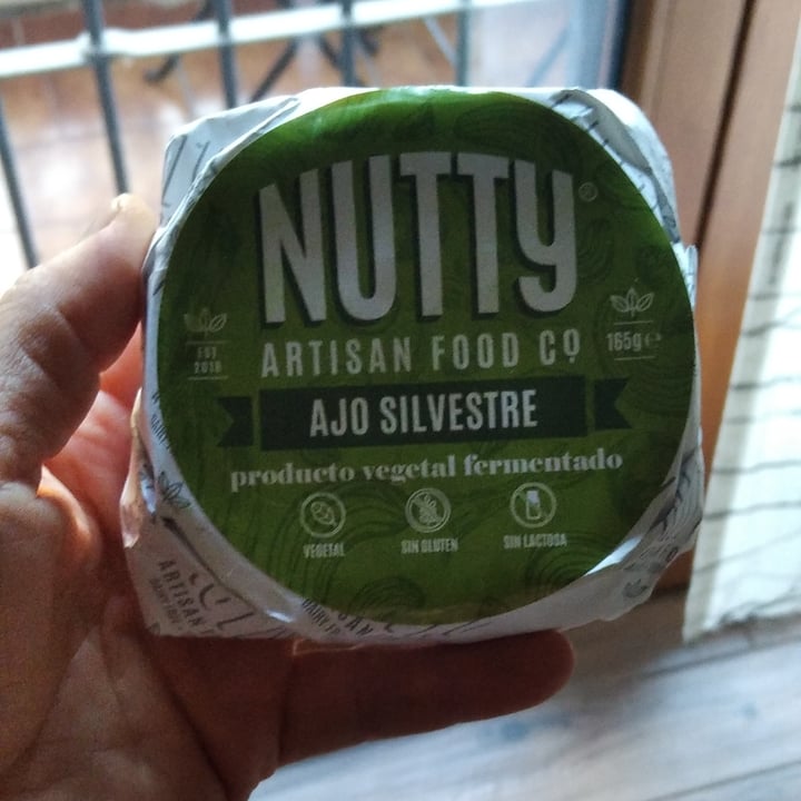 photo of Nutty Artisan Foods curado con ajo silvestre shared by @veggylove on  13 Nov 2024 - review