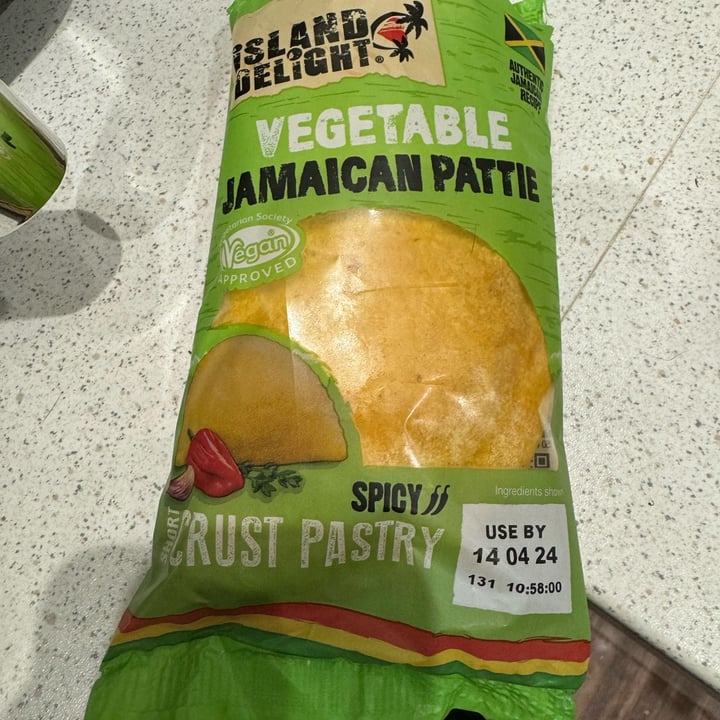 photo of Island Delight Vegetable Jamaican Pattie shared by @whitemalteser25 on  06 Apr 2024 - review