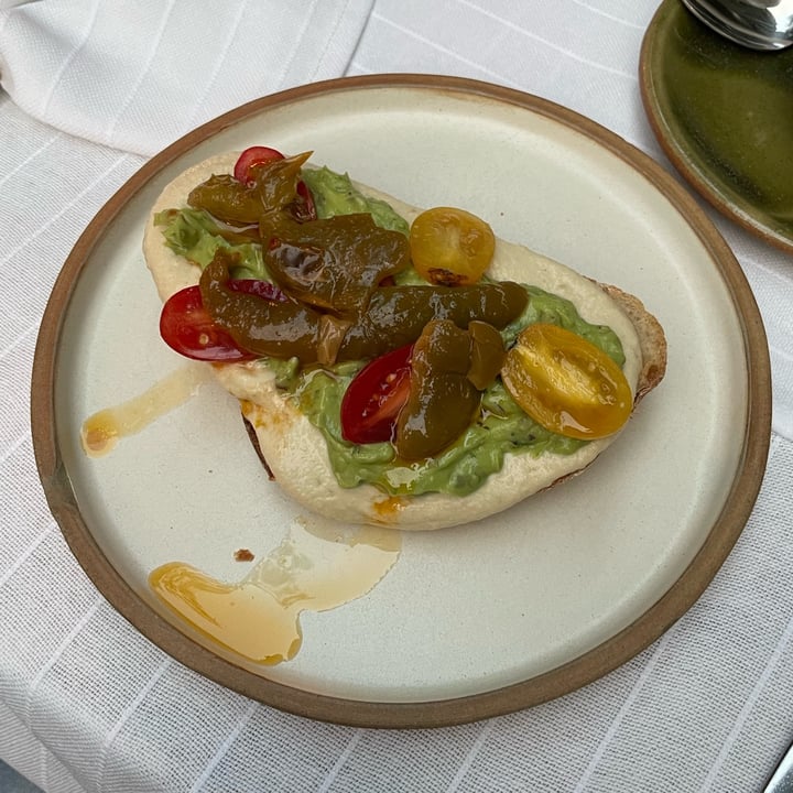 photo of Palacio Duhau - Park Hyatt Buenos Aires Toston con hummus shared by @pilarscarso on  06 Jun 2024 - review