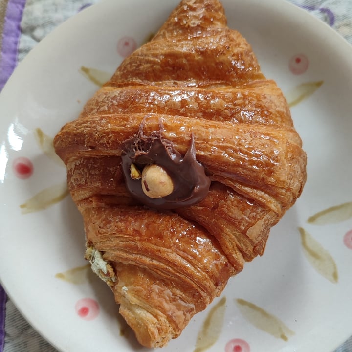 photo of Pasticceria Artemisia Cornetto con crema di nocciole shared by @sakura87sam on  06 Feb 2024 - review