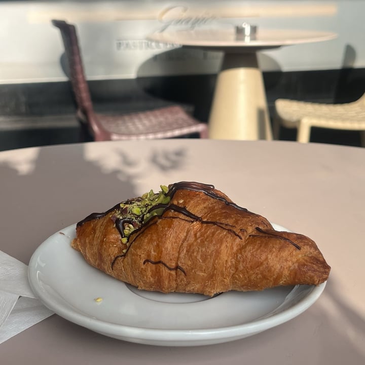 photo of Pasticceria, Caffetteria Bar Quarrata | Bar Grazia Cornetto Al Pistacchio E Pasticcini shared by @theveggienotebook on  04 Oct 2025 - review