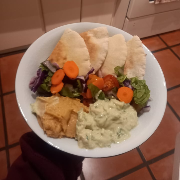 photo of Woolworths White Pita Bread shared by @bettyspaghetti on  26 May 2024 - review