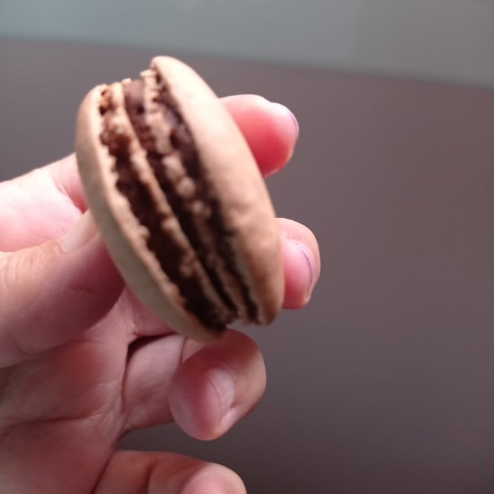photo of Pasteleria artesanal Castillo. Macaron de chocolate shared by @isabeletta on  14 Apr 2024 - review