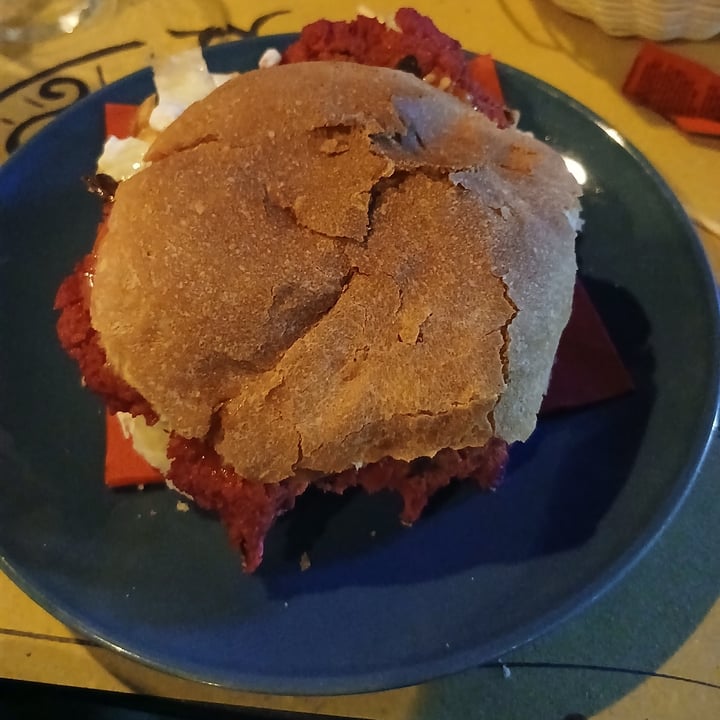 photo of Monkeys Dwight burger shared by @mariarcaveg on  05 Sep 2025 - review