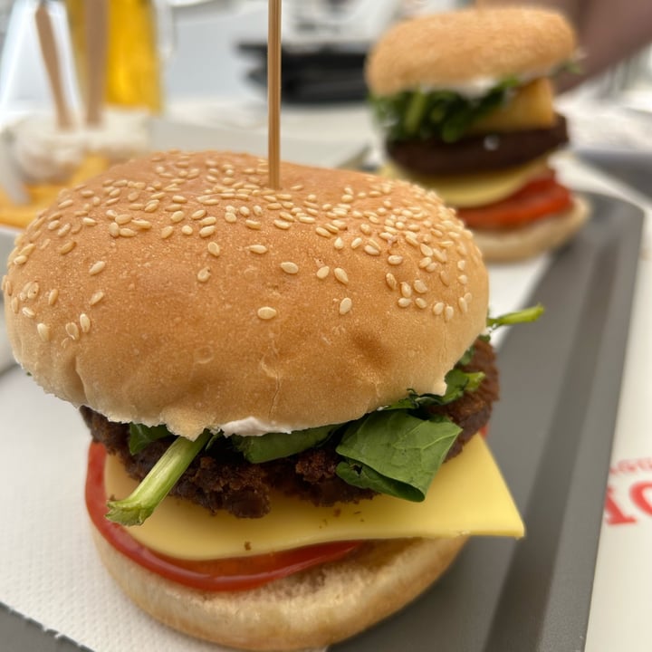 photo of Mel Vegan Fast Food (Castillo) Hamburguesa shared by @federego77 on  10 Oct 2023 - review