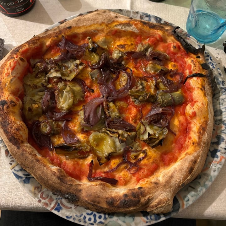 photo of La Pastorella Pizza con carciofi freschi e cipolle shared by @melkizedek on  14 Apr 2024 - review