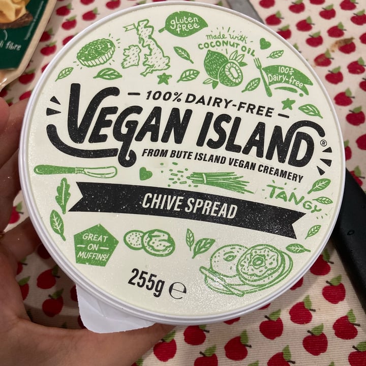 photo of Vegan Island chive spread shared by @vegvaleria on  06 Aug 2024 - review