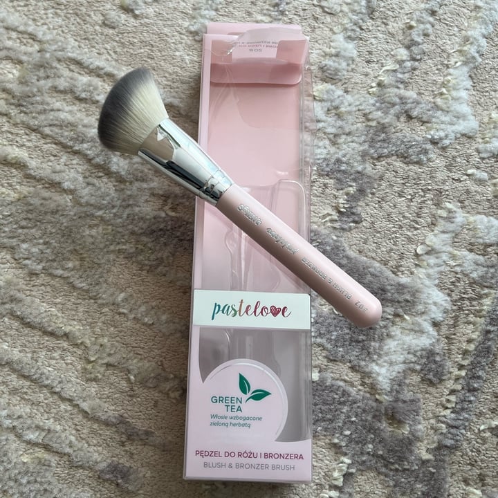 photo of KillyS #02 Blush&bronzer brush shared by @paisi on  19 Mar 2025 - review