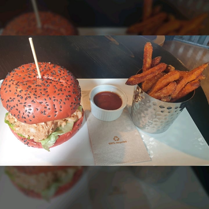 The Lobster Bar & Restaurant Waterville, Ireland BBQ Jackfruit Burger