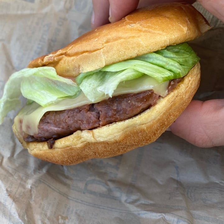 photo of burger 47 Cheese Beyond shared by @veganluke89 on  13 Sep 2025 - review