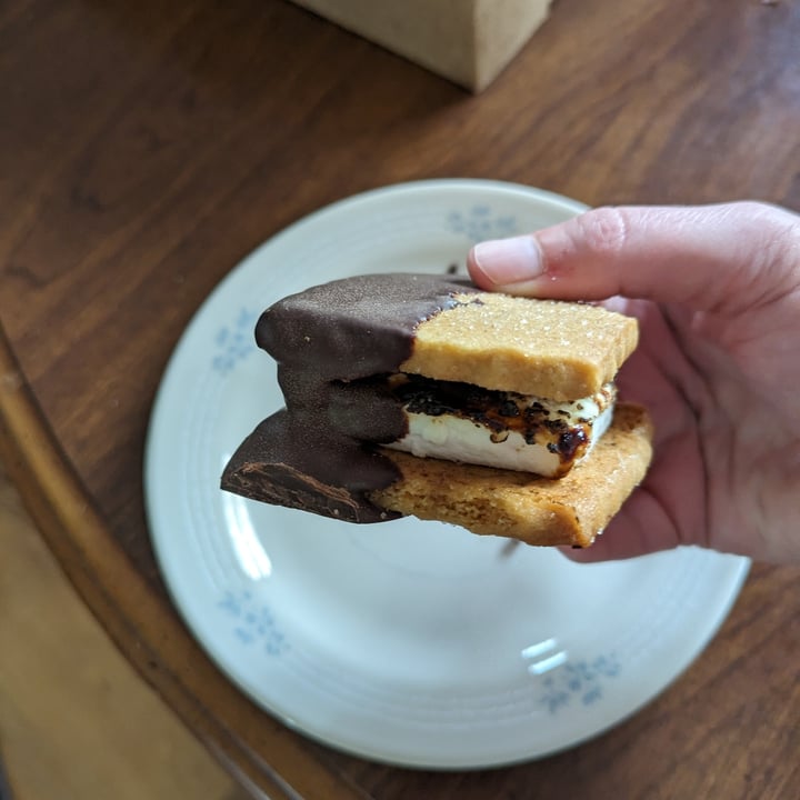 photo of Happy Little Treats Chocolate Dipped S'more shared by @edav334 on  05 May 2024 - review