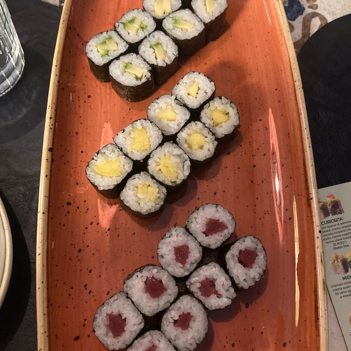 photo of Sushi Meshi hosomaki avocado e crema vegetale shared by @chiar4paolucci on  15 Jul 2024 - review
