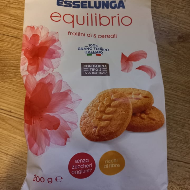 photo of Esselunga equilibrio Frollini ai 5 cereali shared by @drone53 on  16 Jun 2024 - review
