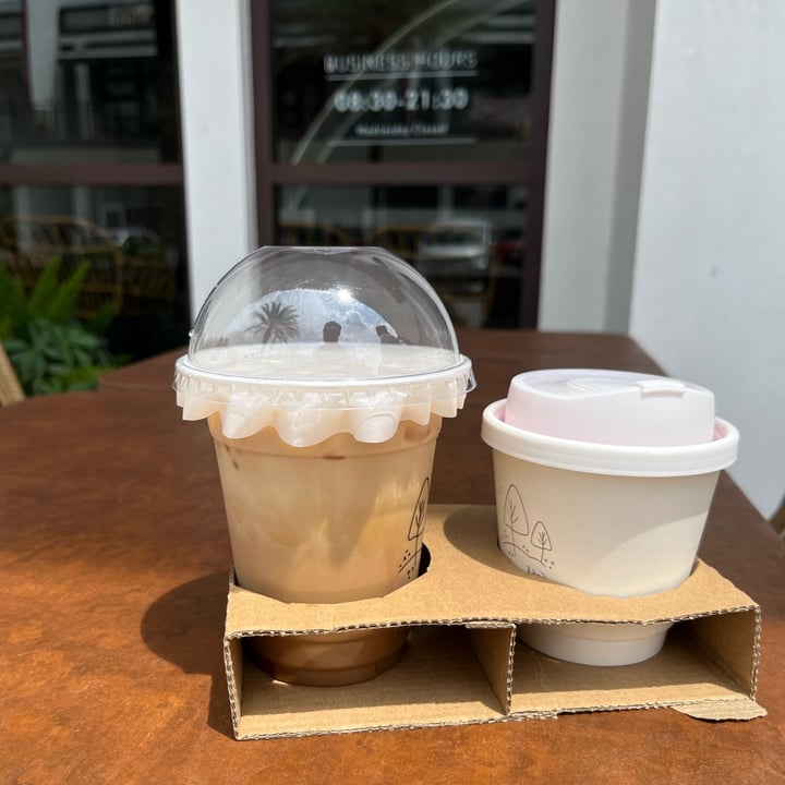 photo of Vine Cafe coconut coffee with oat milk shared by @soy-orbison on  12 Mar 2024 - review