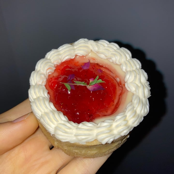 photo of Rumah Juliet Strawberry Cheeze Tart shared by @david- on  09 Feb 2024 - review