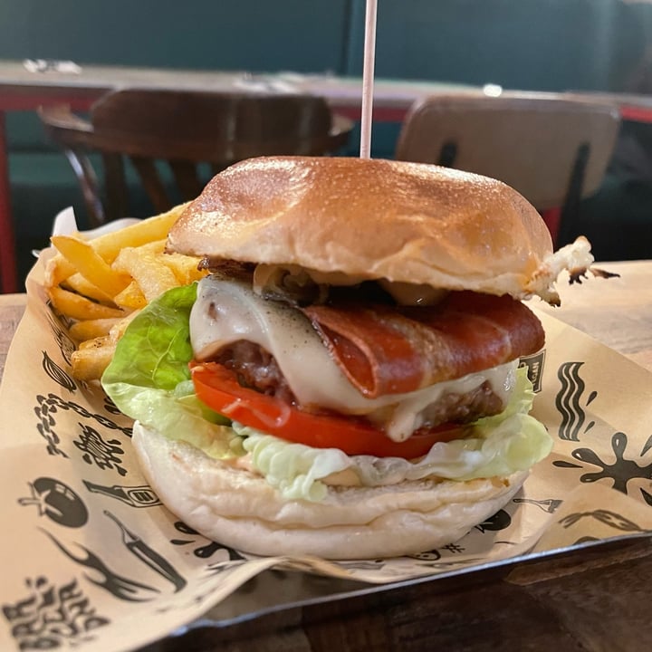 photo of Mad Mad Vegan Barcelona Dirty Philly with Extra Vacin shared by @ro-ngodrup-dorje on  13 Jan 2025 - review