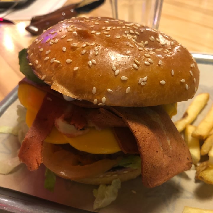 photo of Foster's Hollywood Veggie Burger shared by @ramseier on  30 Apr 2024 - review