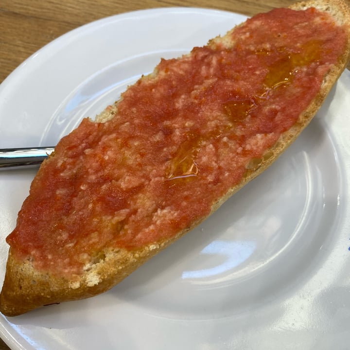 photo of Casa Ysla Pastelería - Cafetería / Piononos tostada con tomato shared by @silviapa on  25 Apr 2024 - review