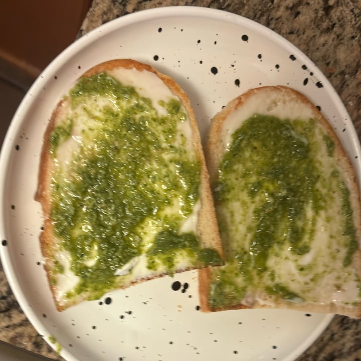 photo of H-E-B H-E-B Deli Plant Based Pesto Sauce shared by @elenaguijarro on  24 Jun 2024 - review