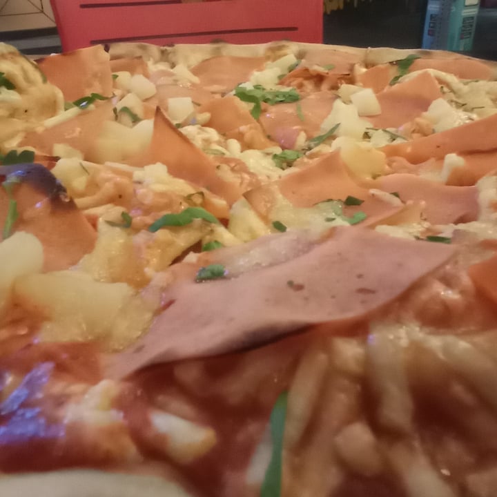 photo of Salvaxe Condesa Pizza Hawaiana Especial shared by @aerin on  10 Dec 2023 - review