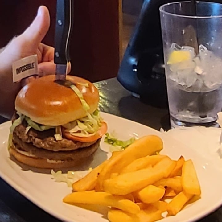 photo of Red Robin Gourmet Burgers and Brews impossible banzai burger shared by @mandapanda22 on  28 Jan 2025 - review