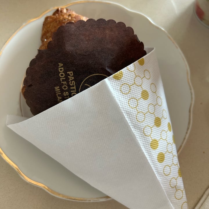 photo of Pasticceria Adolfo Stefanelli Croissant Vegan shared by @silviab on  14 Apr 2024 - review