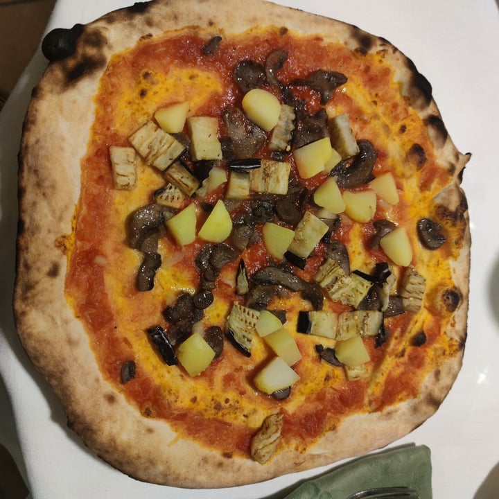 photo of Ristorante Pizzeria Vecchio Baker Pizza Rossa Patate Melanzane E Funghi shared by @genea on  11 Feb 2024 - review