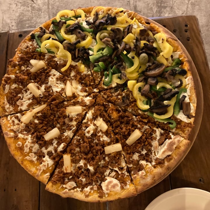 photo of Pizzería Karnaval 23 (pulque, pizza y cerveza) Pizza vegana de vegetales shared by @burritosabaneroooo on  28 Jan 2025 - review