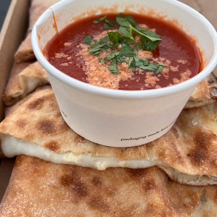 photo of Floralia Three Cheese Calzone shared by @bandita on  01 Nov 2023 - review