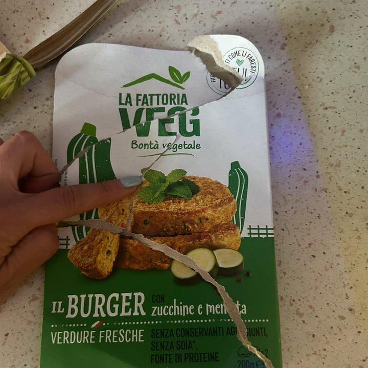 photo of la fattoria veg burger zucchine e menta shared by @elyvee on  24 Jul 2025 - review