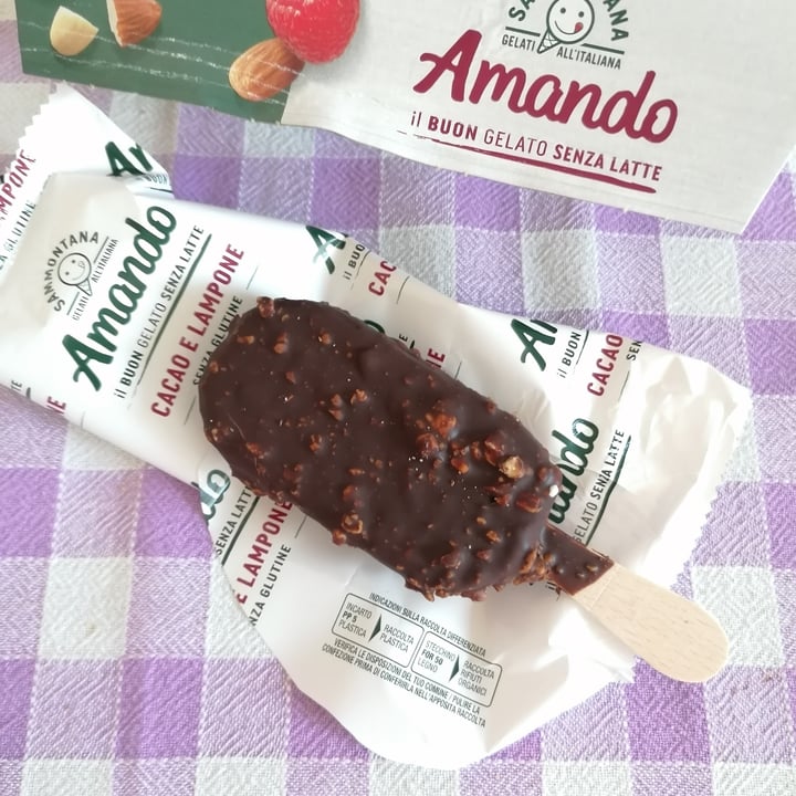 photo of Sammontana 6 Stecchi gelato alla Vaniglia variegati al Lampone con copertura al Cacao con granella di Mandorle Siciliane shared by @govegan2020 on  05 Sep 2023 - review