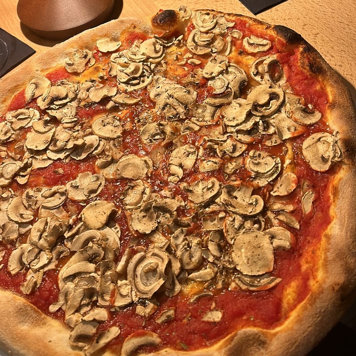 photo of PIZZERIA OLIVA Pizza Rossa Con Funghi shared by @federego77 on  15 Apr 2024 - review
